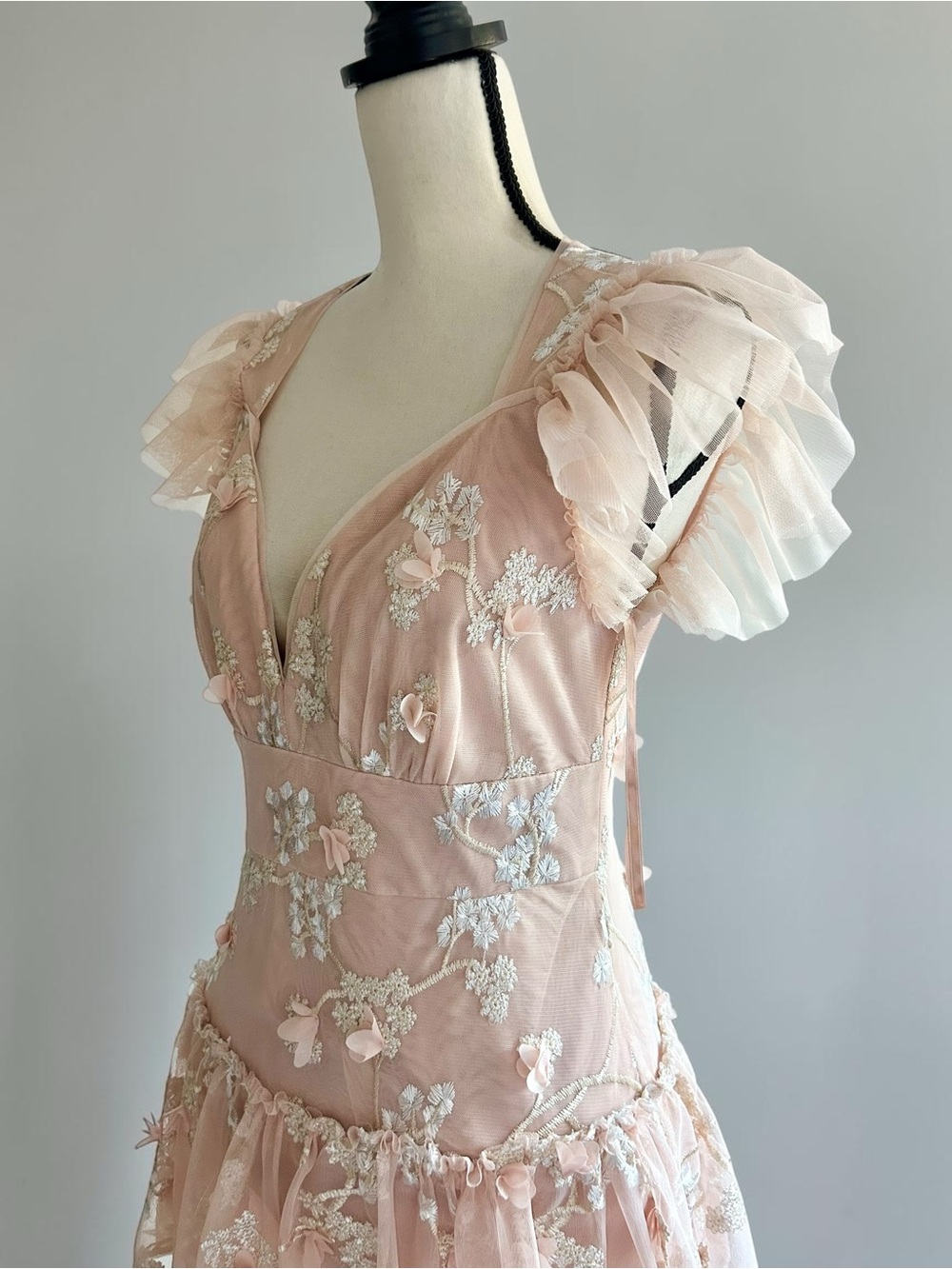BCBGMAXAZRIA Blush 3D Floral Appliqué Tiered Tulle Maxi Dress Formal Gown Sz 8 - Picture 8 of 15